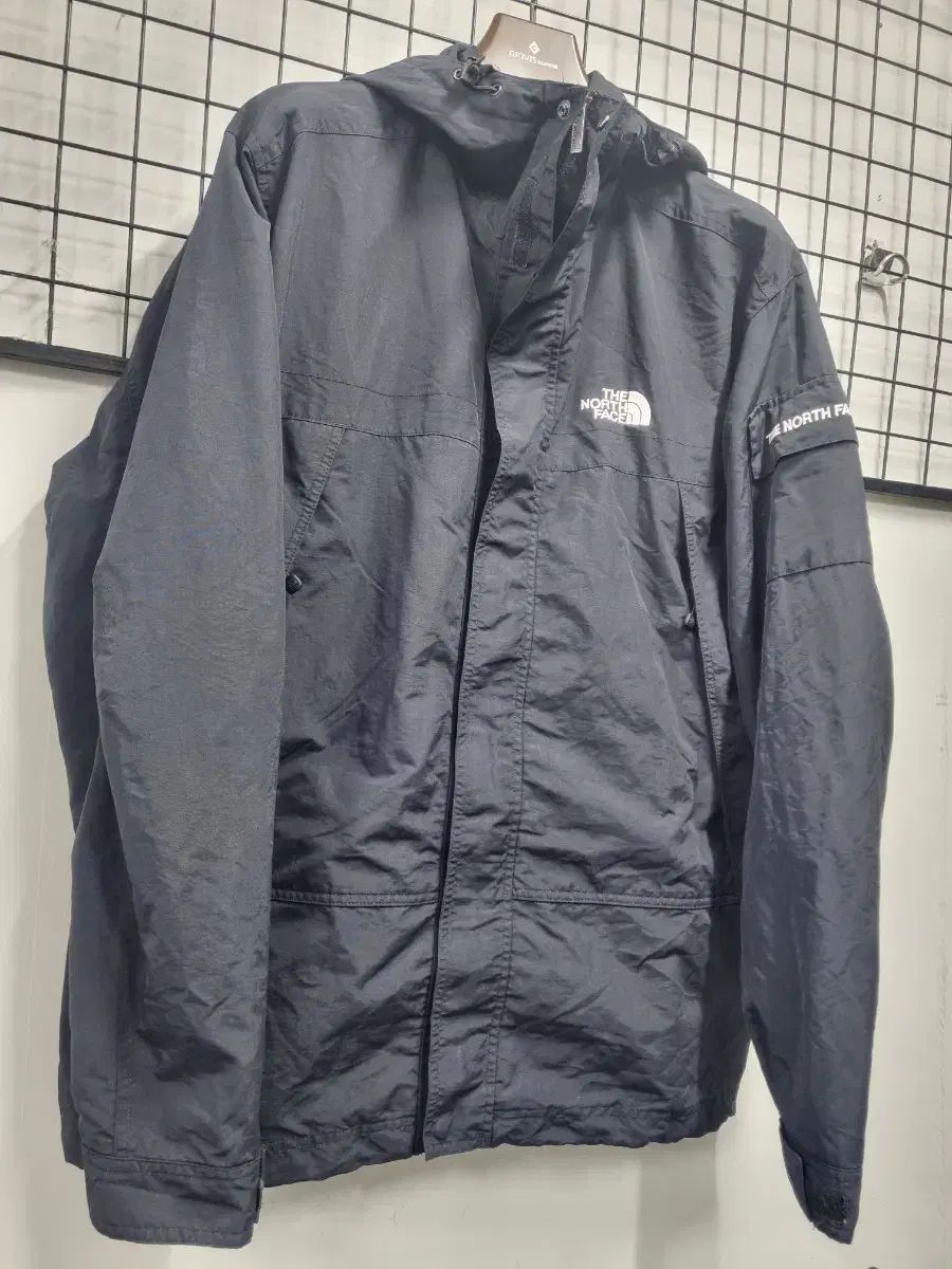 110XXL THE NORTH FACE(ザノースフェイス) ウインドブレーカー