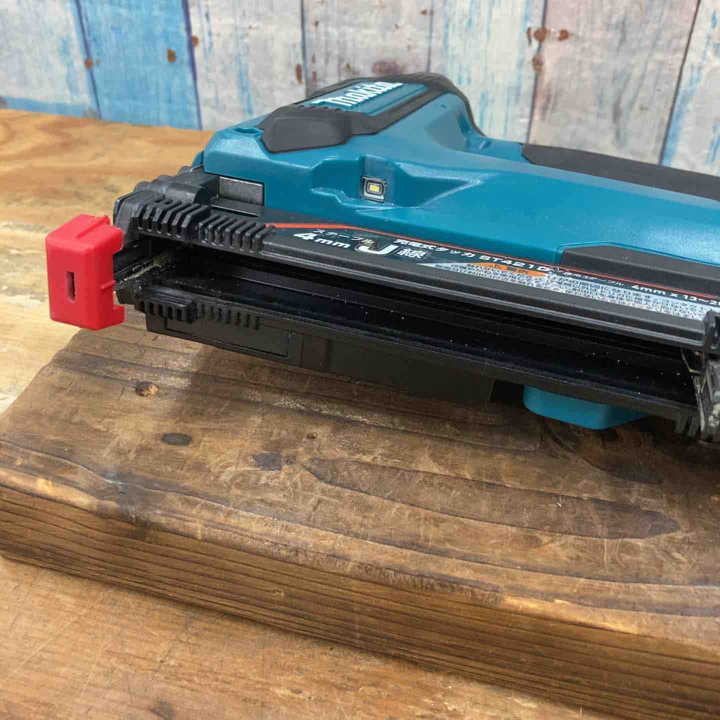 ☆マキタ(makita) 🏍 コードレスタッカー ST421DZK ケース付き【柏店】