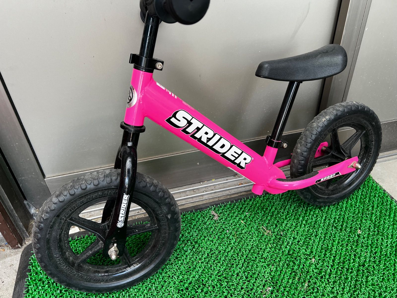 アメリカで購入⭐︎美品】バランスバイク ストライダー ペダルなし