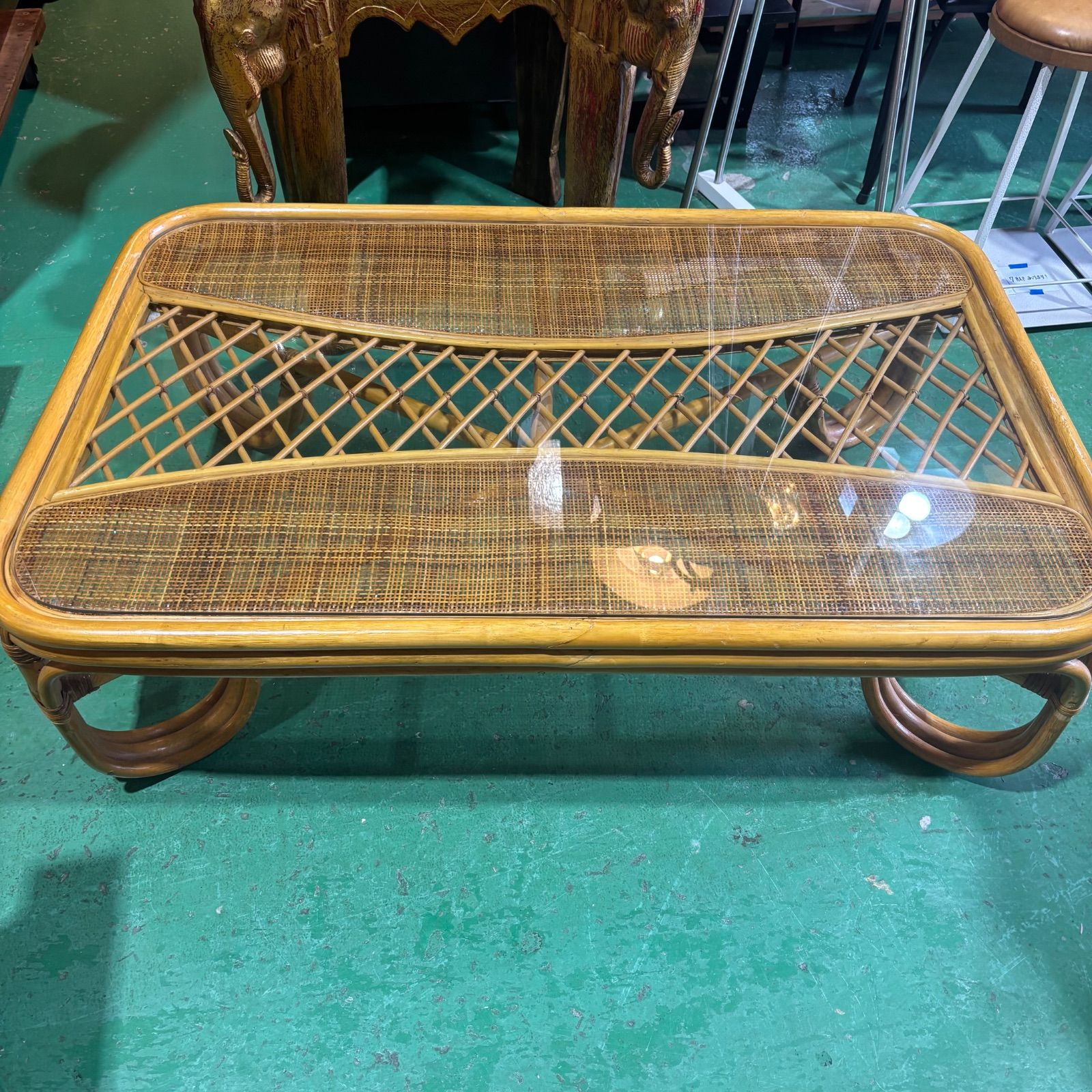 【アンティーク】籐 ラタン ガラスローテーブル センターテーブル 古民家 古家具 アンティーク】籐 ラタン ガラスローテーブル センターテーブル 古民家
