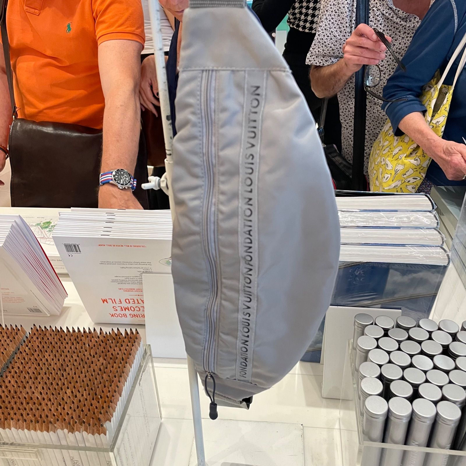 パリ限定！◇フォンダシオン・ルイヴィトン◇ショルダーバッグ  