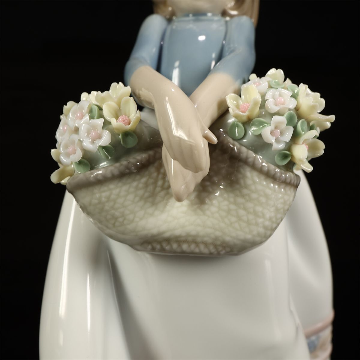 【値下げ】【未使用・超美品】リヤドロ LLADRO 5月の花 少女 LLADRO 【リヤドロ】 磁器人形 五月の花 美少女 置物 高17㎝／美