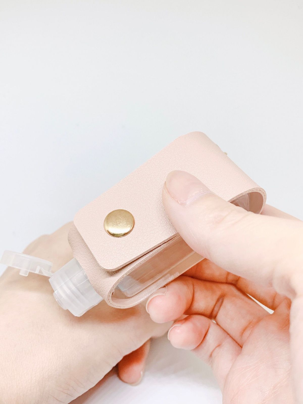 【ハンドジェルケース】30ml レザー ブラック キーホルダー 携帯 消毒 ボトル 容器 持ち運び 空 詰替 旅行 手洗い 通勤 通学トラベル ポータブル 可愛い おしゃれ