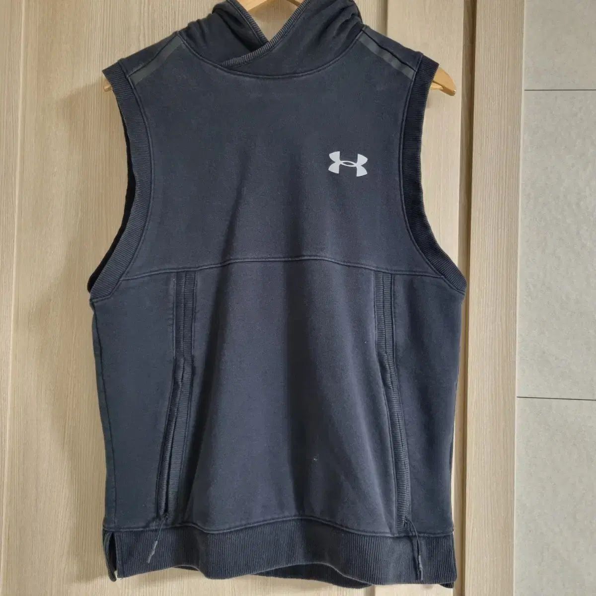 UNDER ARMOUR(アンダーアーマー) ノースリーブ フード付きTシャツ 100