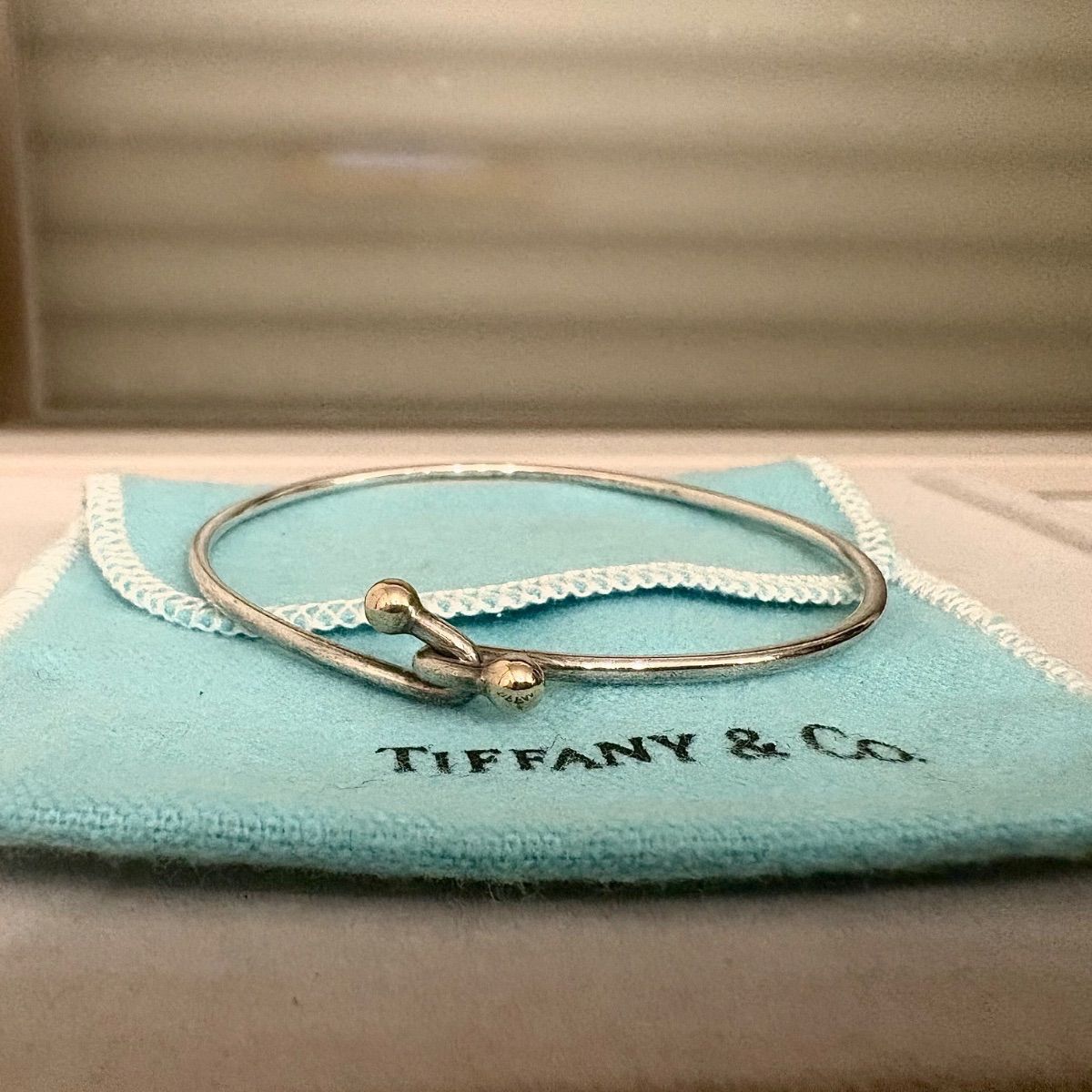 ティファニー バングル ラブノット フック&アイ ティファニー ラブノット フック&アイ バングル シルバー 18K ブレスレット
