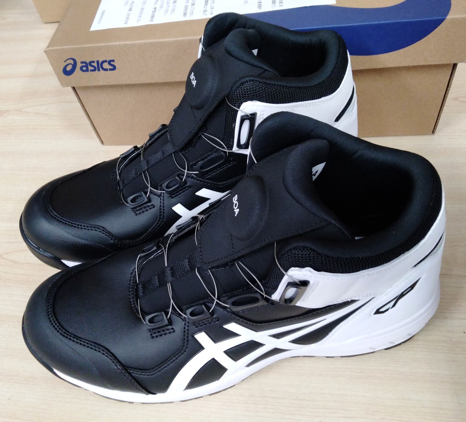 アシックスワーキング 安全靴 作業靴 ウィンジョブ CP304 BOA JSAA A種先芯 ブラック ホワイト 28.0 cm 耐滑ソール fuzeGEL搭載
