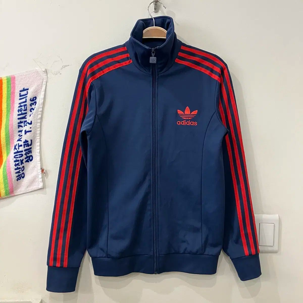 48 adidas アディダス ヨーロッパ 3本線 ジャージ 男性の歯