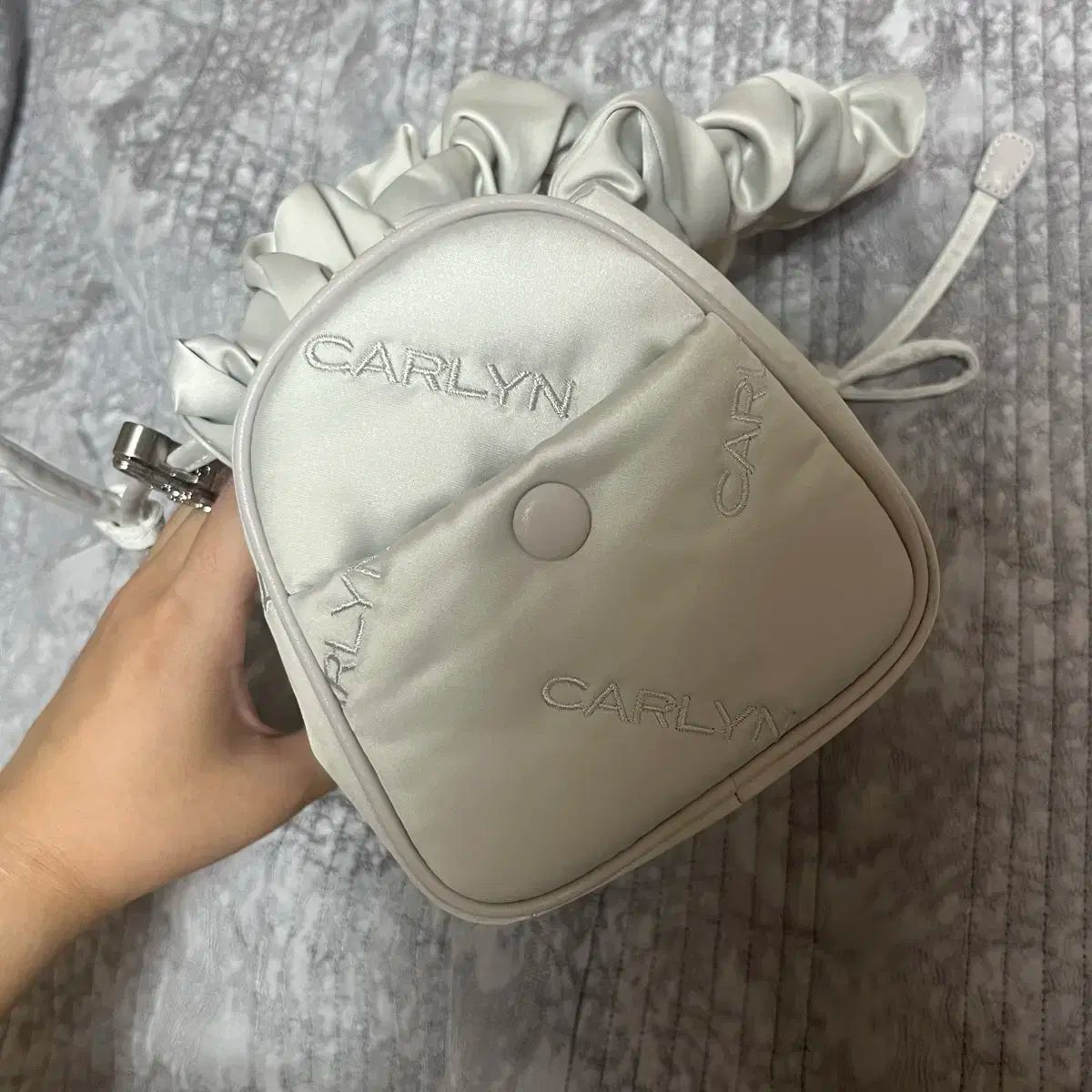 【CARLYN】★送料・関税込★24SSカリンティアミニバッグ CARLYN(カーリン) - 海外通販のBUYMA