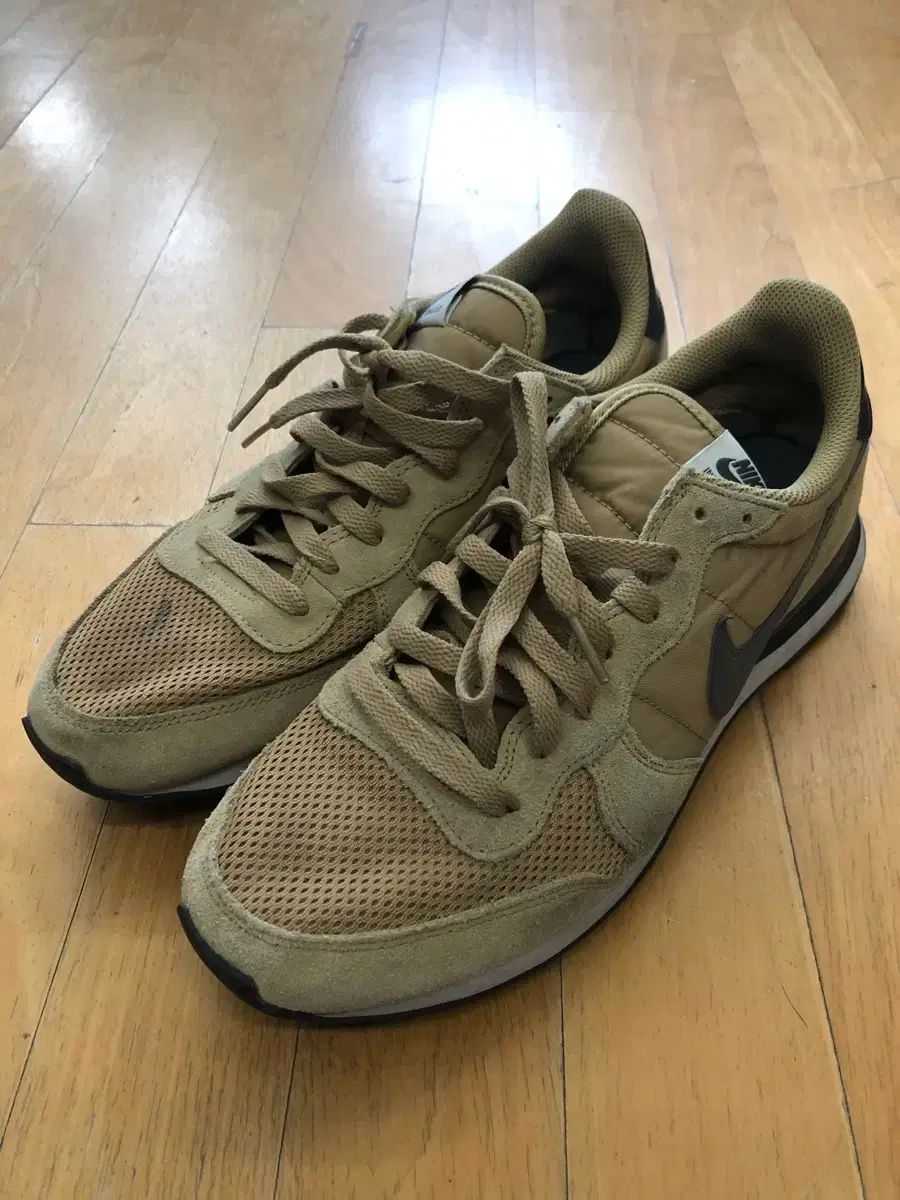 NIKE(ナイキ) インターナショナリスト ブラウン 280
