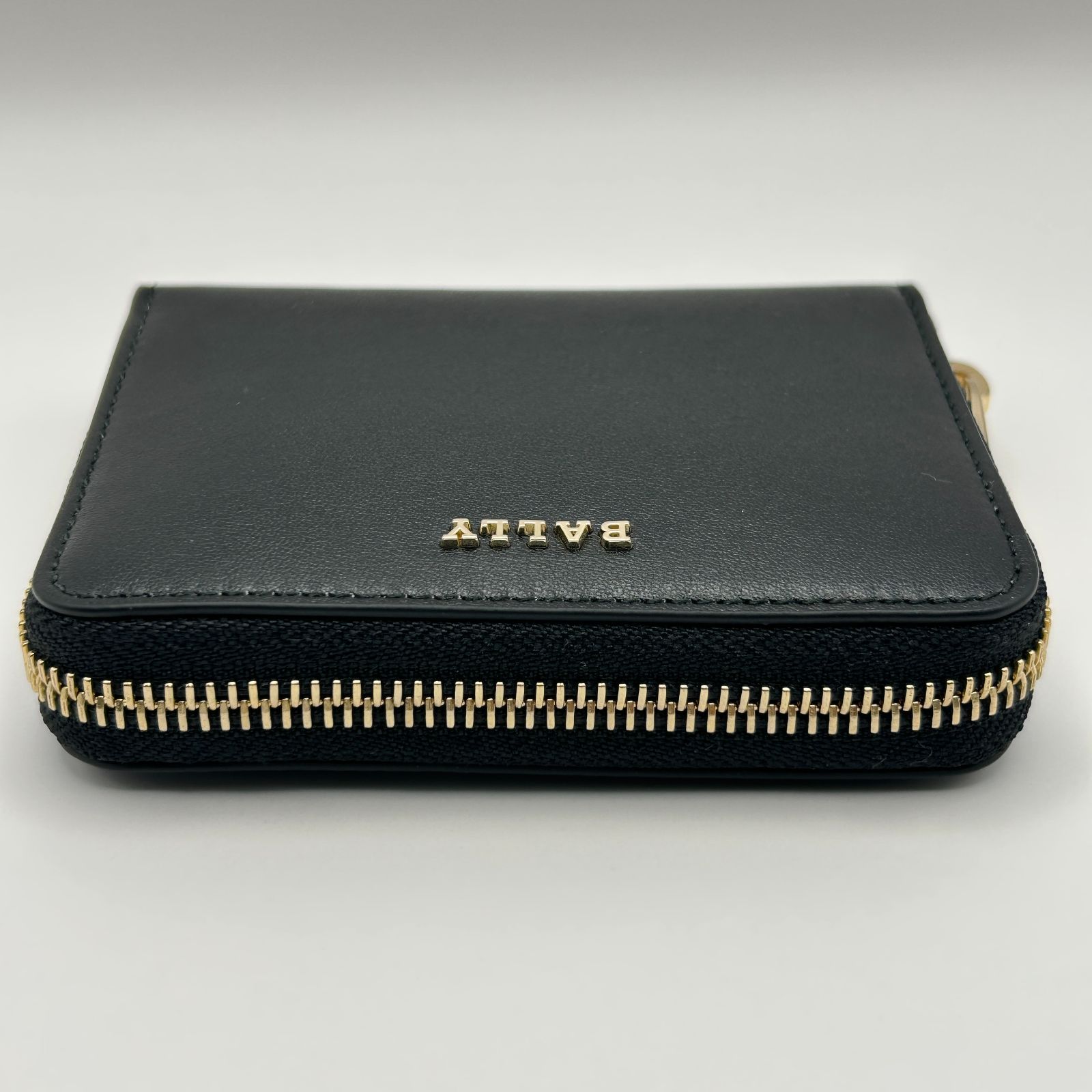 BALLY バリー　ラウンドジップ 長財布　牛皮　イタリア製　財布 Bally バリー BALLY 財布 長財布 リボン ラウンドジップ