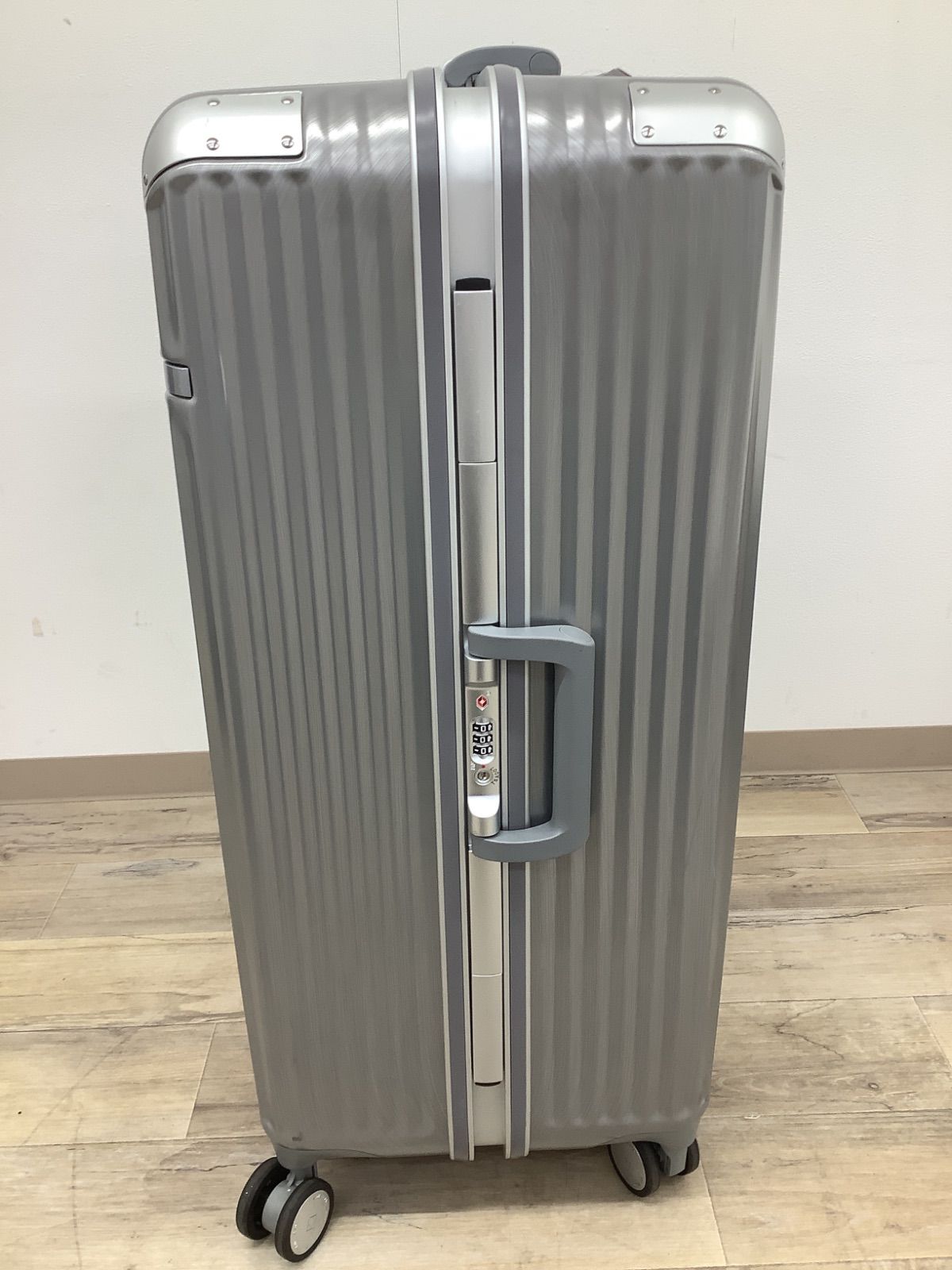 スイスミリタリー SM-I828 28in スーツケース 105L スイスミリタリー SM-I828 28in スーツケース 105L | Costco Japan