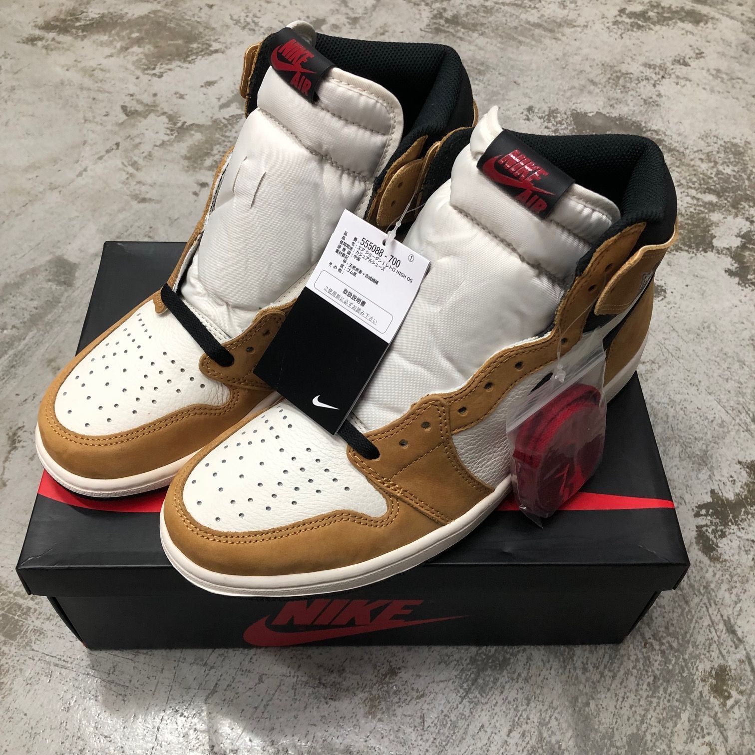 国内正規 新品 NIKE AIR JORDAN 1 RETRO HIGH OG ROOKIE OF THE YEAR ナイキ エアジョーダン1 レトロ  ハイ OG ルーキーオブザイヤー 555088-700 スニーカー 27.5cm 70998A1 - メルカリ