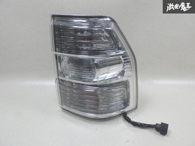 MITSUBISHI 三菱 純正 V97W パジェロ 右 右側 運転席側 テールライト