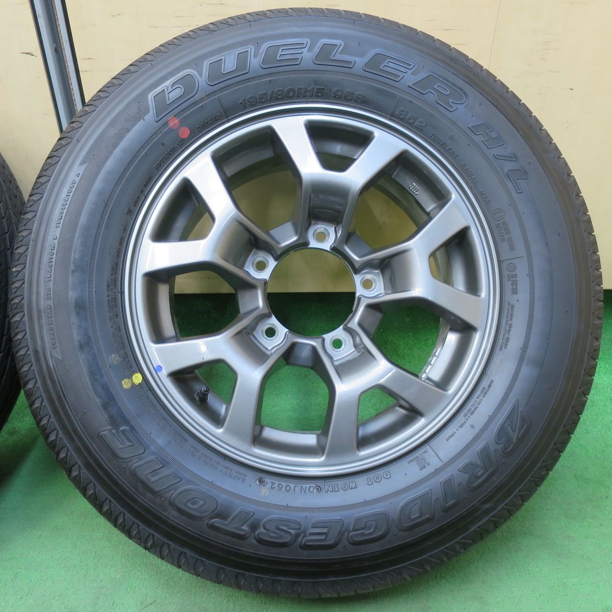 本州内送料無料 ジムニー シエラ 195/80R15 24年製 新車外し タイヤ 本州内