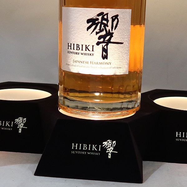 激レア サントリー 響光る 3連 ライトアップ ディスプレイ ボトルスタンドSUNTORY HIBIKI ライトアップ 響専用 3連ディスプレイ