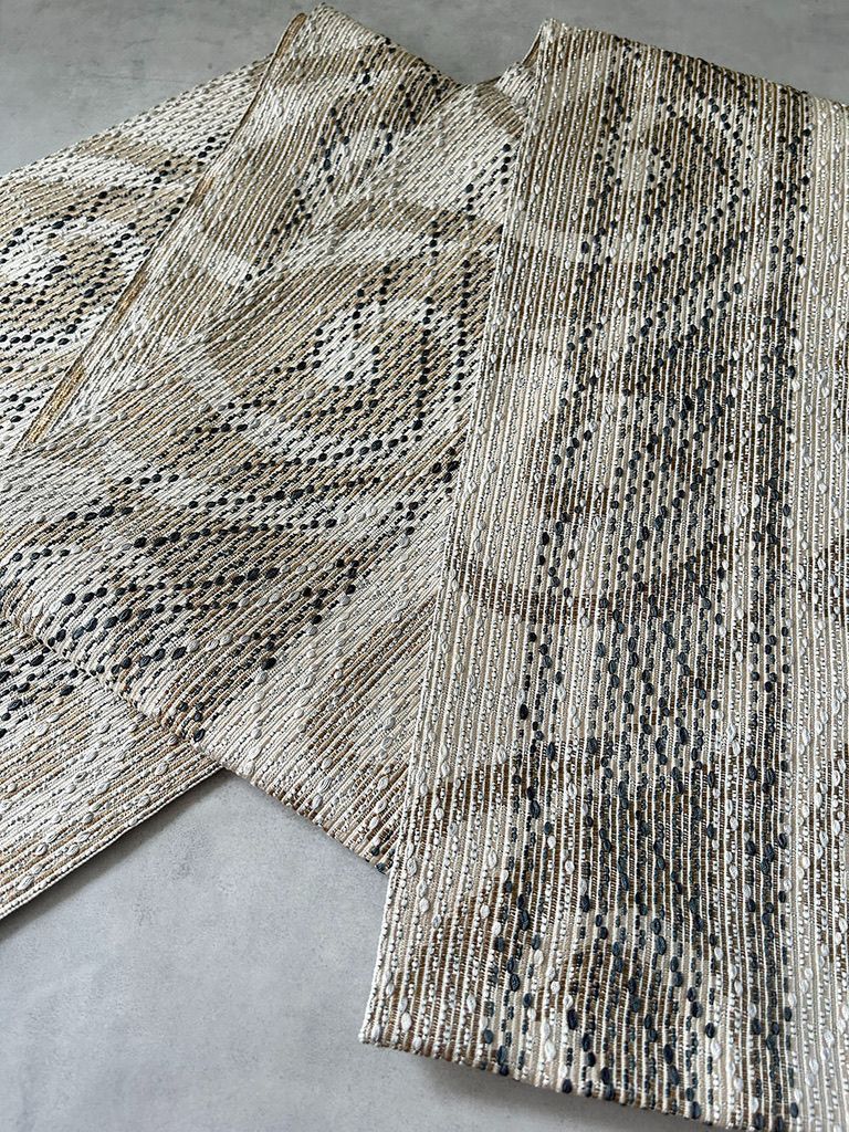 シルバーグレーのモダンデザイン名古屋帯