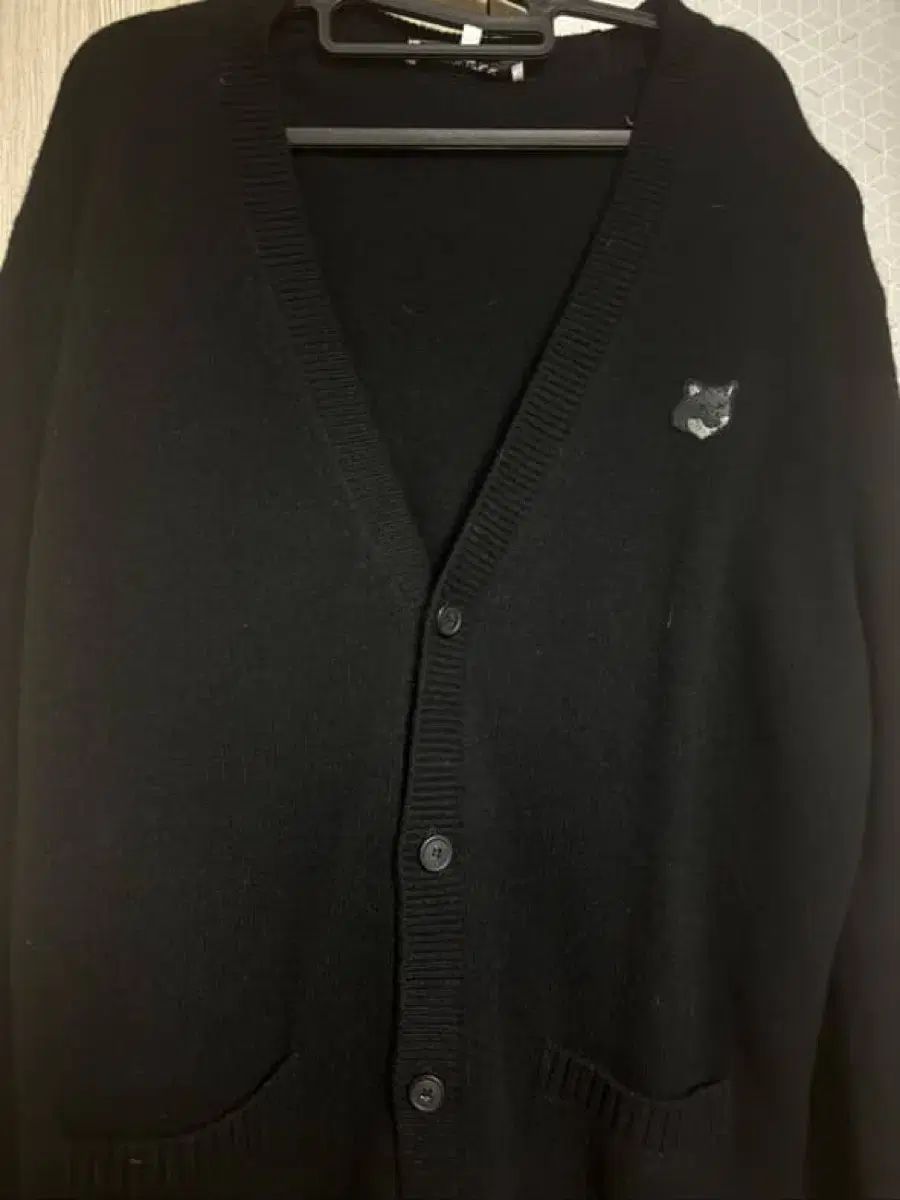メゾンキツネ】長袖 カーディガン 黒 フォックス 刺繍 トリコロール M