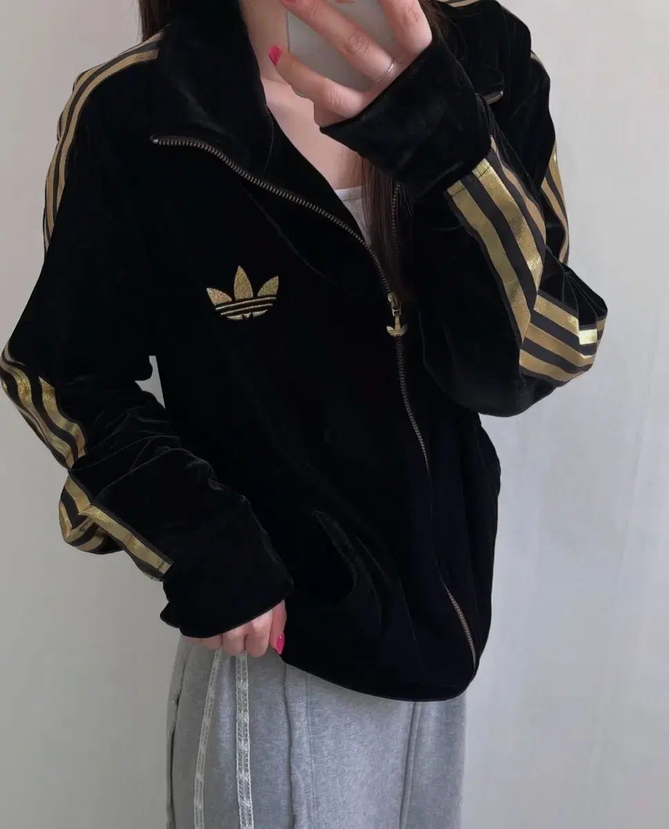Adidas adidas(アディダス) ブラック-ゴールド ベロア