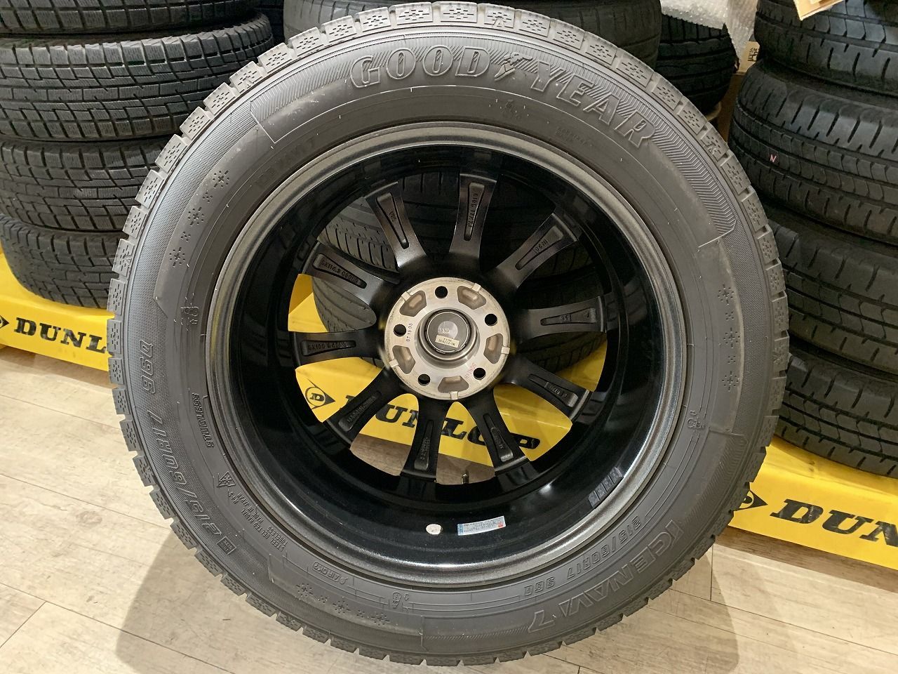 2506044】スタッドレス 17インチ 7J +38 PCD114.3 5H + GOODYEAR 215 
