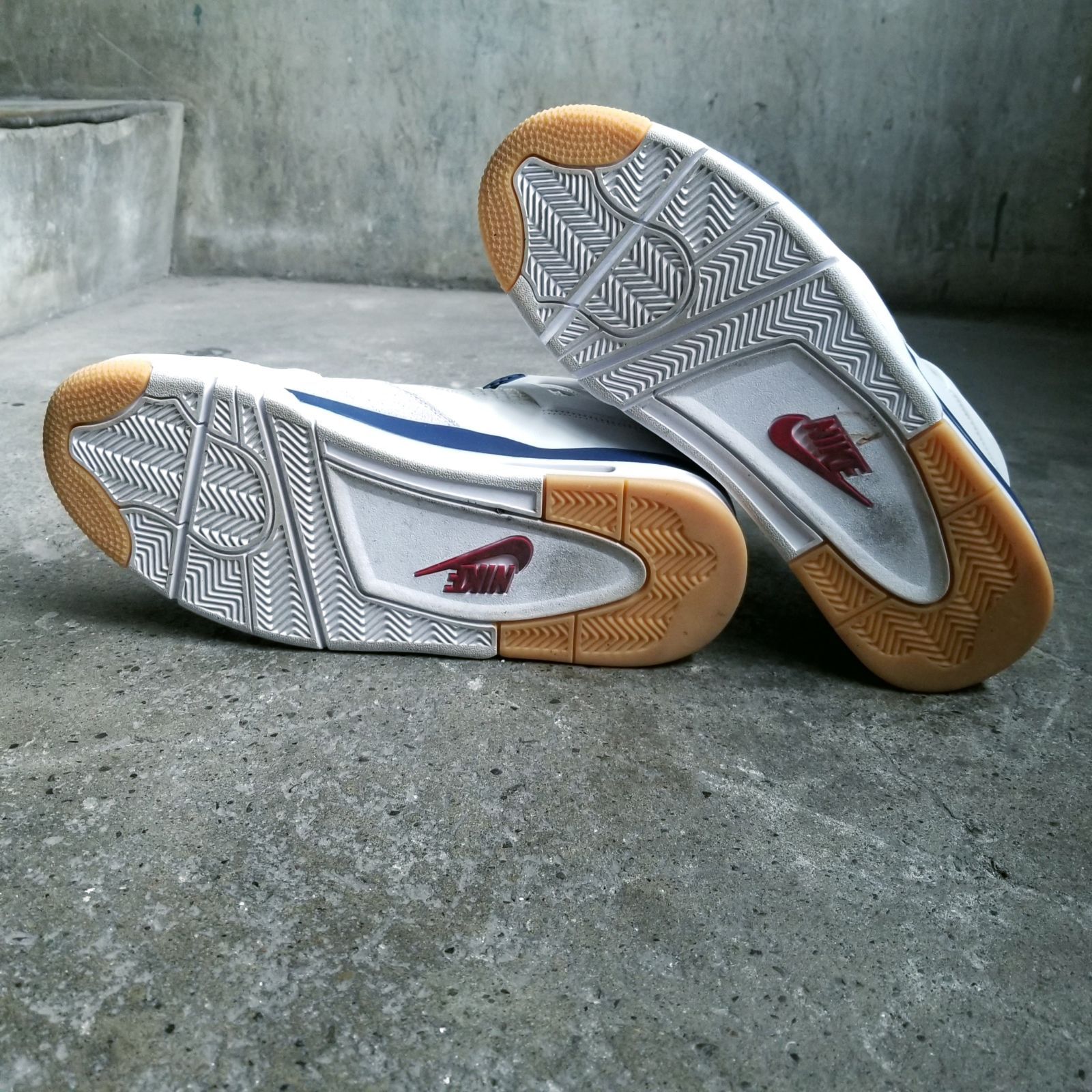 NIKE SB AIR JORDAN 4 RETRO SP 
