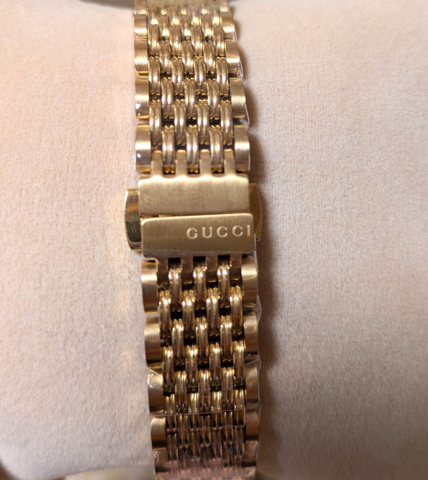 新品未使用 GUCCI グッチ Gタイムレス 腕時計 Bee ゴールド 新品未使用 GUCCI グッチ Gタイムレス 腕時計 Bee ゴールド