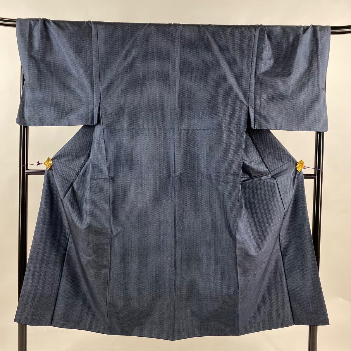 男着物 身丈144cm 裄丈70.5cm M 袷 アンサンブル 紬 亀甲絣 紺色 正絹 秀品