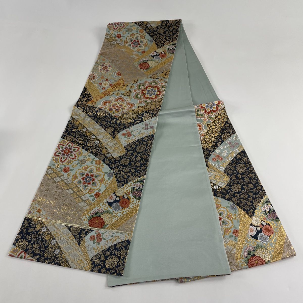 H-257 袋帯 六通 正絹 刺繍 漆箔 花唐草 シンプル 赤 茶 袋帯 美品 秀品 華文 草花 刺繍 金糸 灰色 六通 正絹 【中古】
