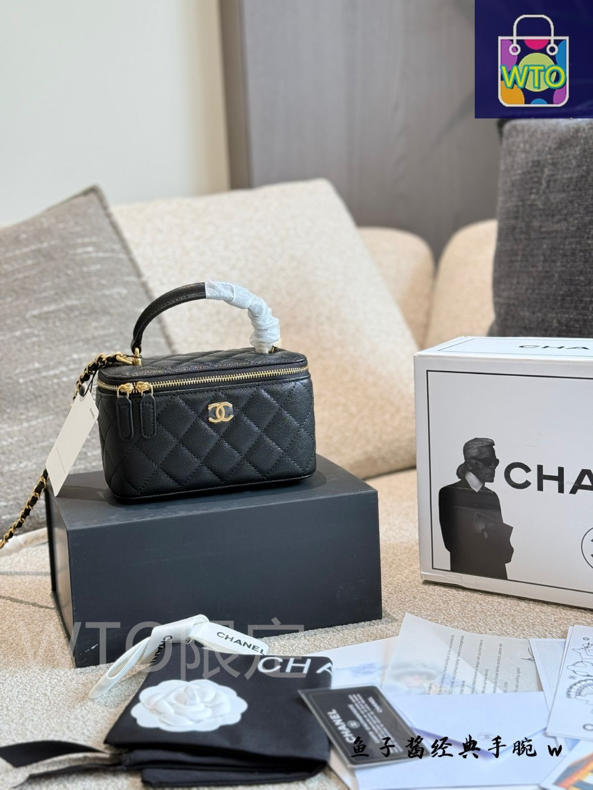 シャネル、フェラガモ　ティファニーブランド箱 フェラガモ Ferragamo 財布 三つ折り財布 折りたたみ財布 小銭