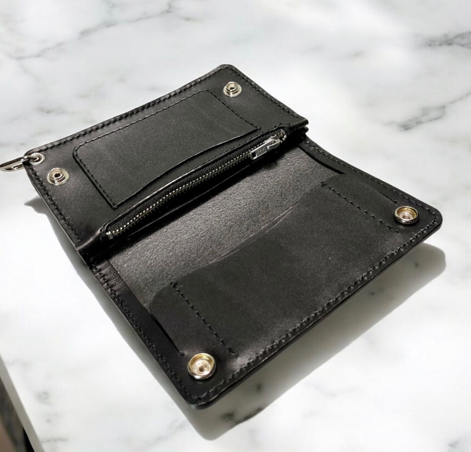 お札を折らないミドルトラッカーウォレット　栃木レザー　オイルレザー黒　MTW02 受注製作品 お札を折らないミドルトラッカーウォレット 栃木レザー