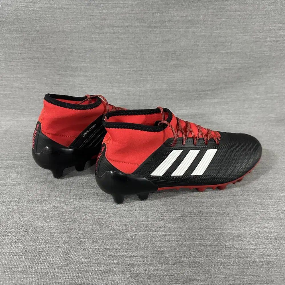 アディダス Predator サッカーシューズ 黒/赤 アディダス adidas