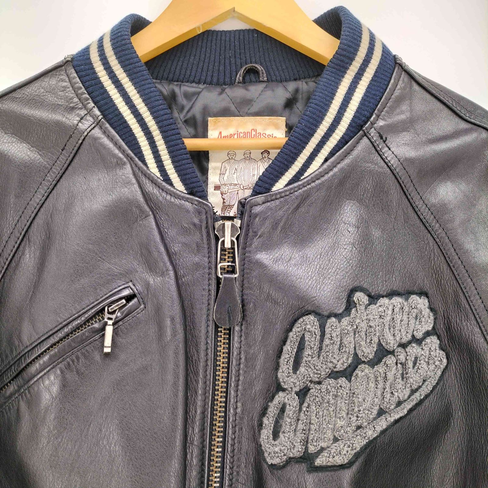 アヴィレックス AVIREX TRACK FIELD ロゴ ワッペン レザー スタジャン 