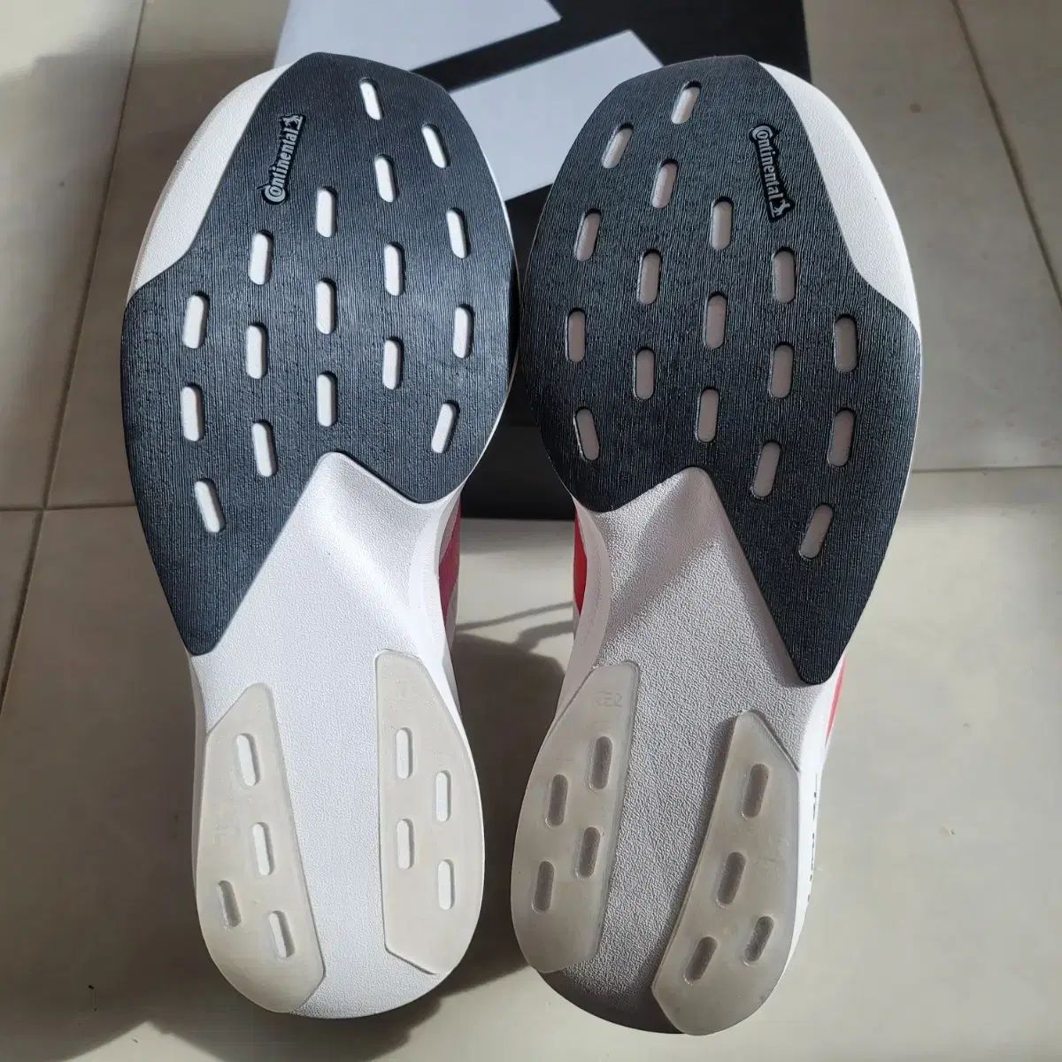 アディゼロ エボ