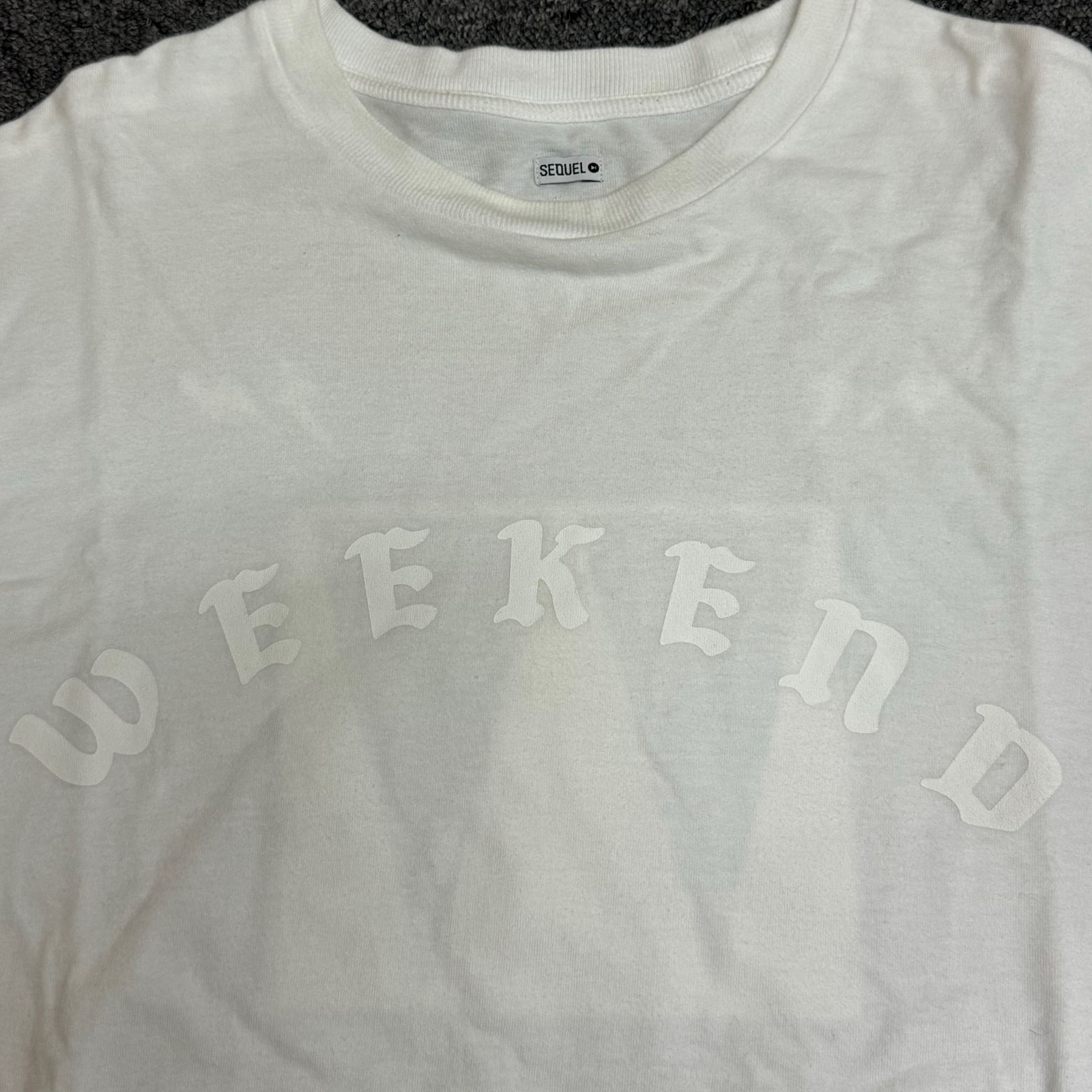 SEQUEL × FRAGMENT DESIGN WEEKEND TEE クルーネック プリント Tシャツ 