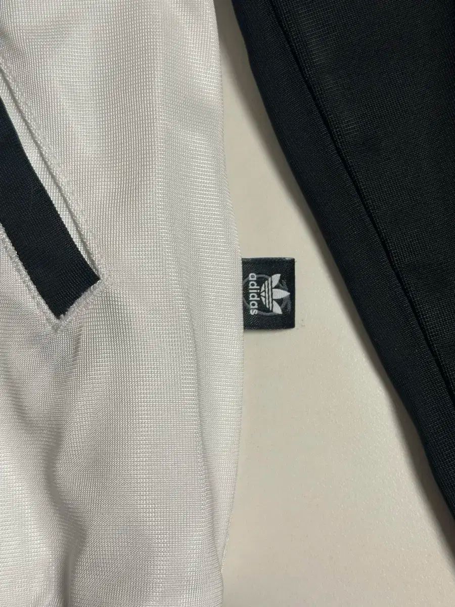 白 黒