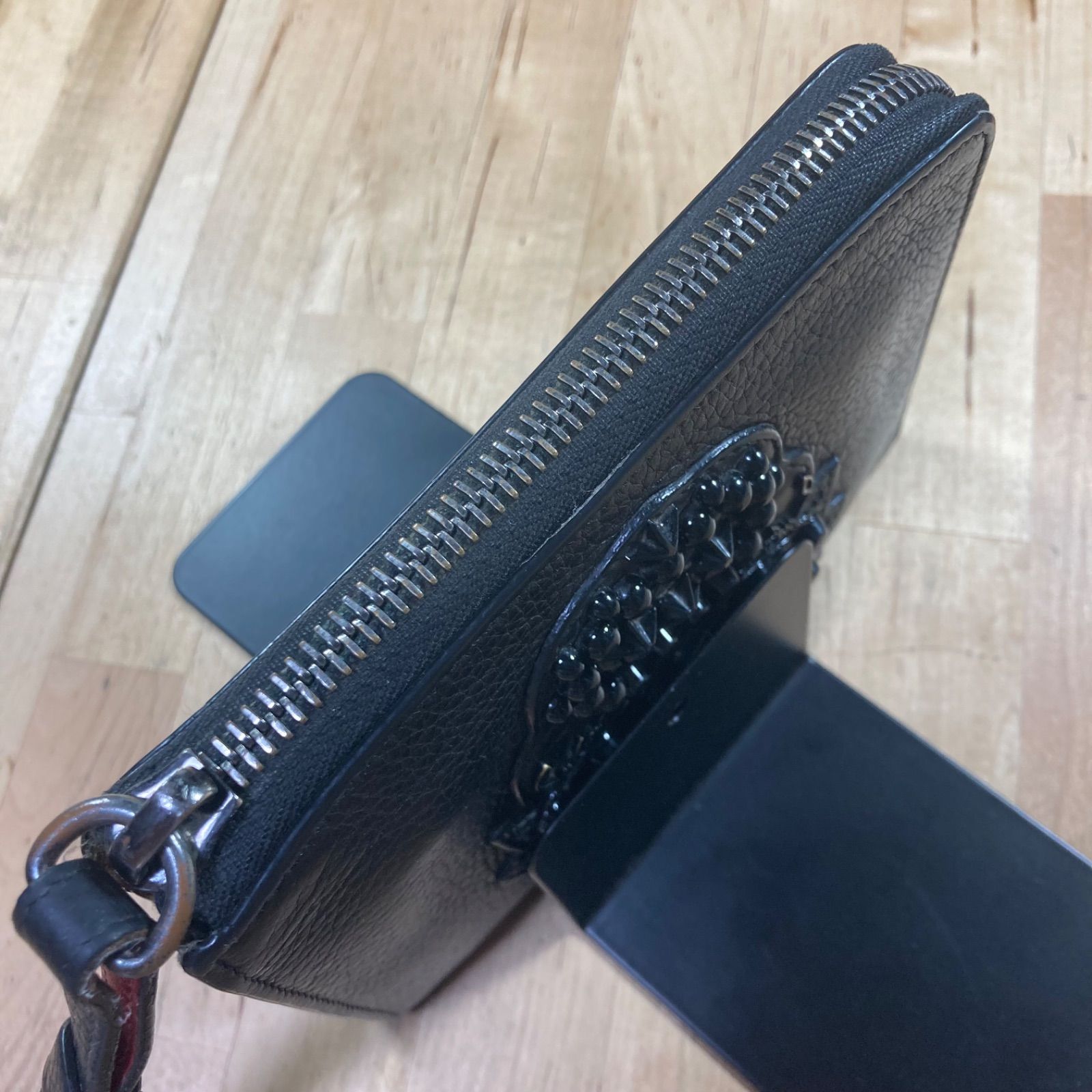 【極美品】 クリスチャンルブタン 財布　折り財布　L字ファスナー 黒 クリスチャンルブタン 財布 折り財布 L字ファスナー 黒 - メルカリ