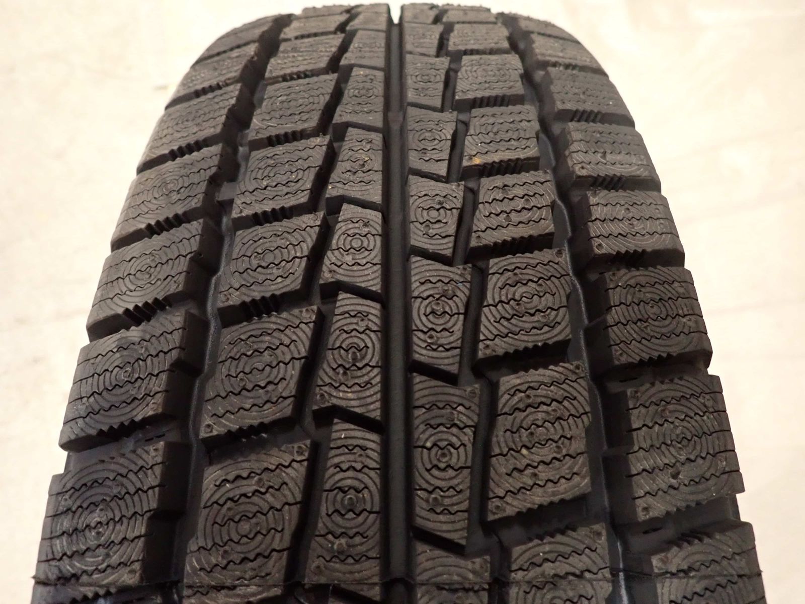 見逃さないでください。 冬4本 25年製 会社宛 195 80R15×6J 107 105 LT ハンコック RW06 鉄 スチール トヨタ ハイエース カバー付き NO D6672 品質保証で、高速配送！