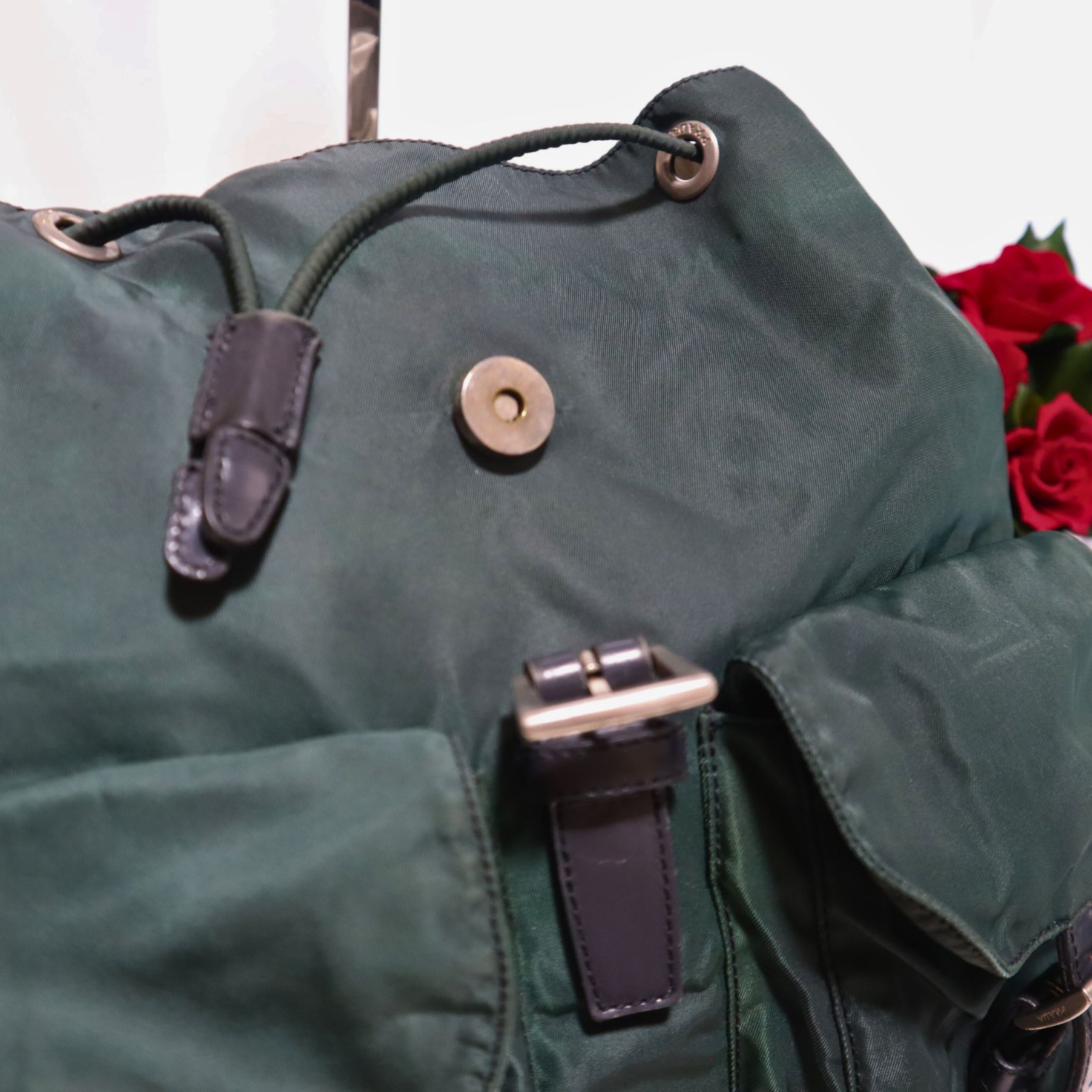 美品 PRADA リュック 三角ロゴ 希少色 グリーン テスートナイロン 美品 PRADA リュック 三角ロゴ 希少色 グリーン テスートナイロン