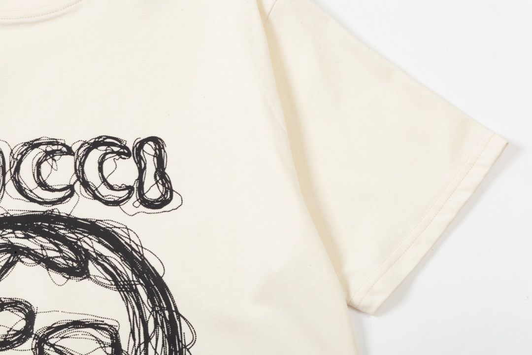 ☆GUCCI☆ ダブル G ロゴ Tシャツ 本日限定特価】GUCCI ダブルGロゴ カーブレタープリントTシャツ