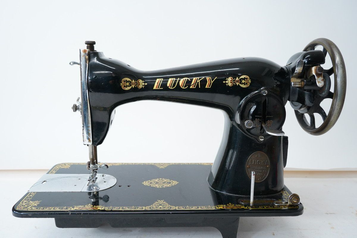 8.97 △ LUCKY アンティークミシン 昭和レトロ ジャンク品
