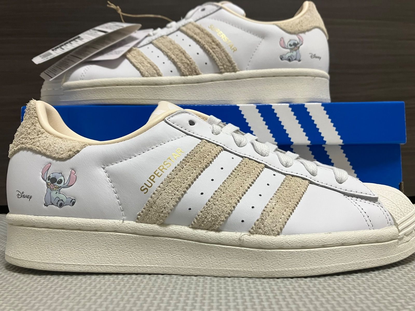 新品 ディズニー スーパースター アディダス スティッチ HQ6356