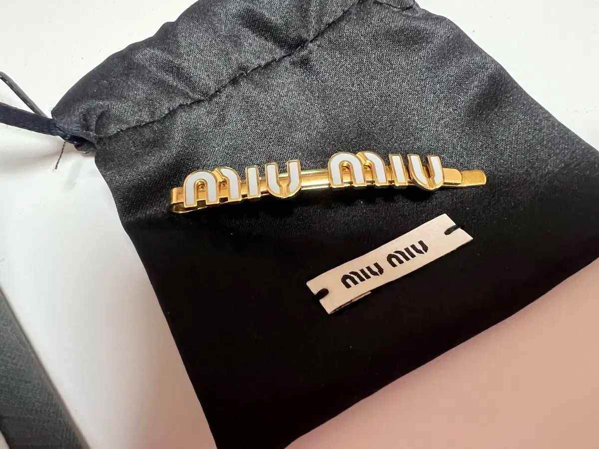 MIU MIU(ミュウミュウ) ヘアピン miumiu シアリング ヘアクリップ