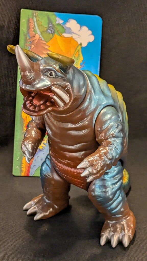 やまなや 怪獣郷|ウルトラマン ネロンガ|茶成型|金 メタ青 メタ赤 銀塗装