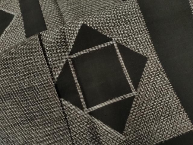 平和屋着物●本場大島紬　9マルキ　幾何学文様　正絹　逸品　未使用　CAAW7762yc 平和屋着物○本場大島紬 9マルキ 幾何学文様 正絹 逸品 未使用