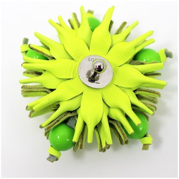 ロエベ カーフスタッド バッグチャーム フラワー ライトグリーン 中古