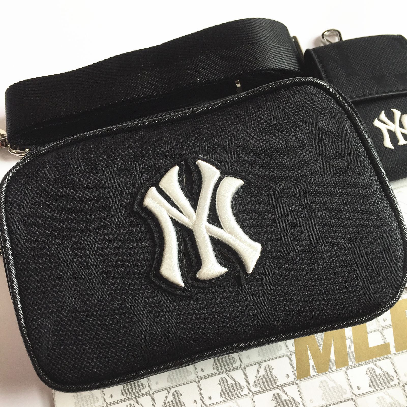 セール] MLB KOREA ショルダーバッグ ボディーバッグ NYロゴ ブラック 