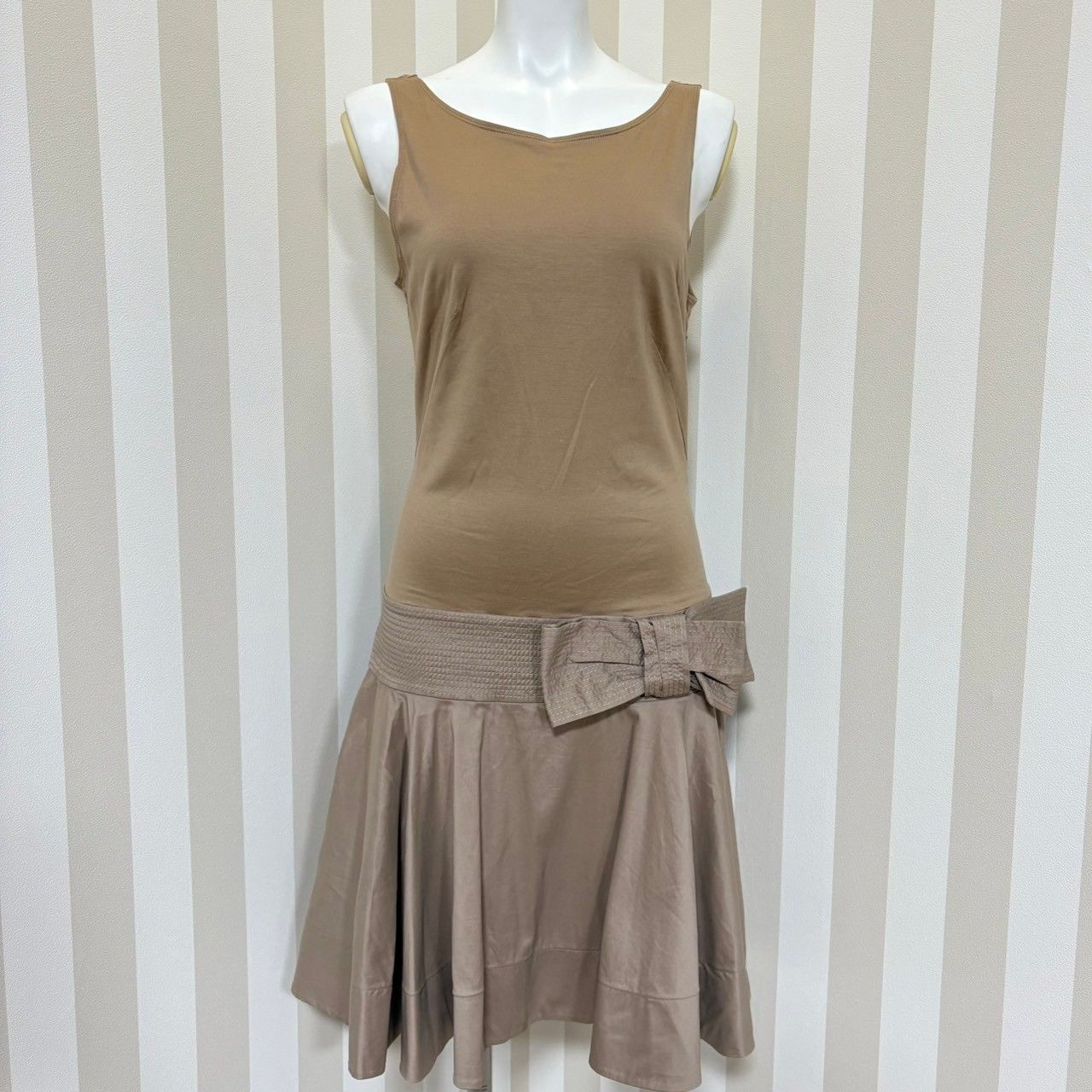 ★PAULE KA ポールカ ノースリーブワンピース ウエスト切替 ローウエスト ストレッチコットン サイドジップ ベージュ スカートリボン付き サイズ38 M相当 レディース ファッション NO116