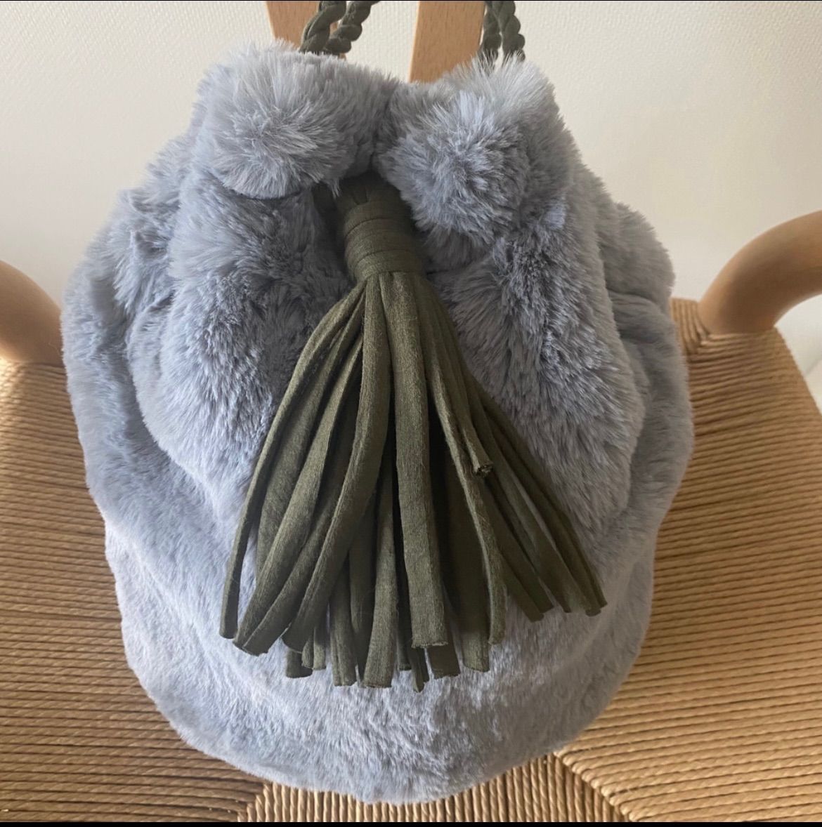 ☆ ファー付き スマホポシェット 話題のファジ ☆ ズパゲッティ 