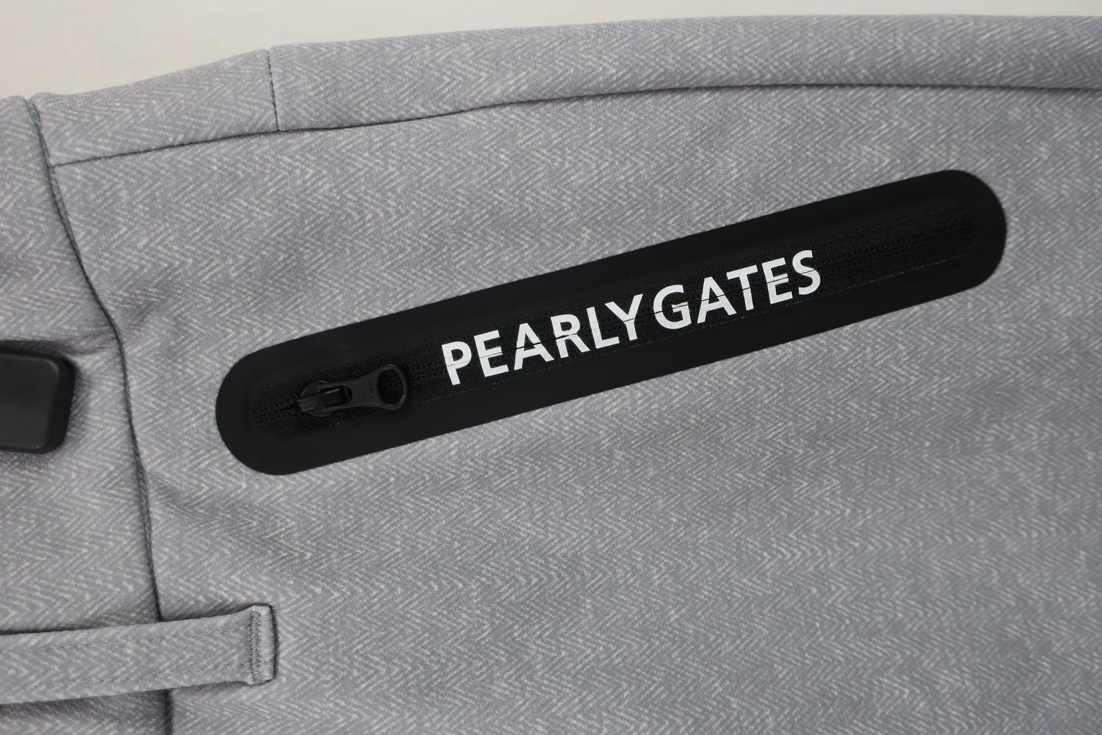 新品未使用　PEARLY GATES グレー パンツ PEARLY GATES（パーリーゲイツ）の「【PEARLY GATES】SOLOTEX