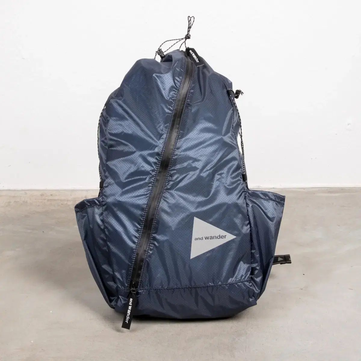 and wander sil daypack と ワンダー スレッド デイパック