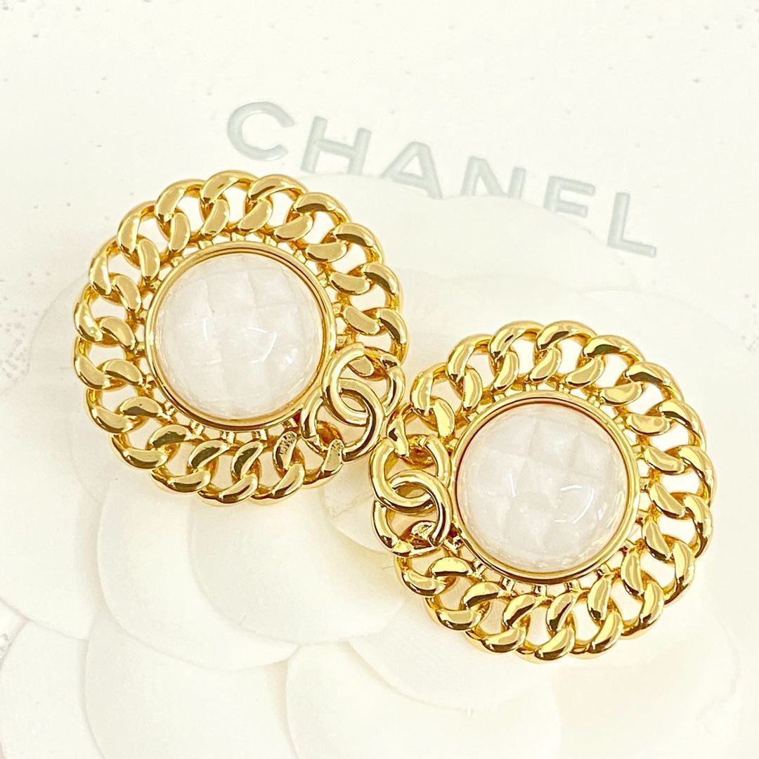 便利そうな 今日 CHANEL シャネル 24 年 丸形ヴィンテージ メタル イヤリング?